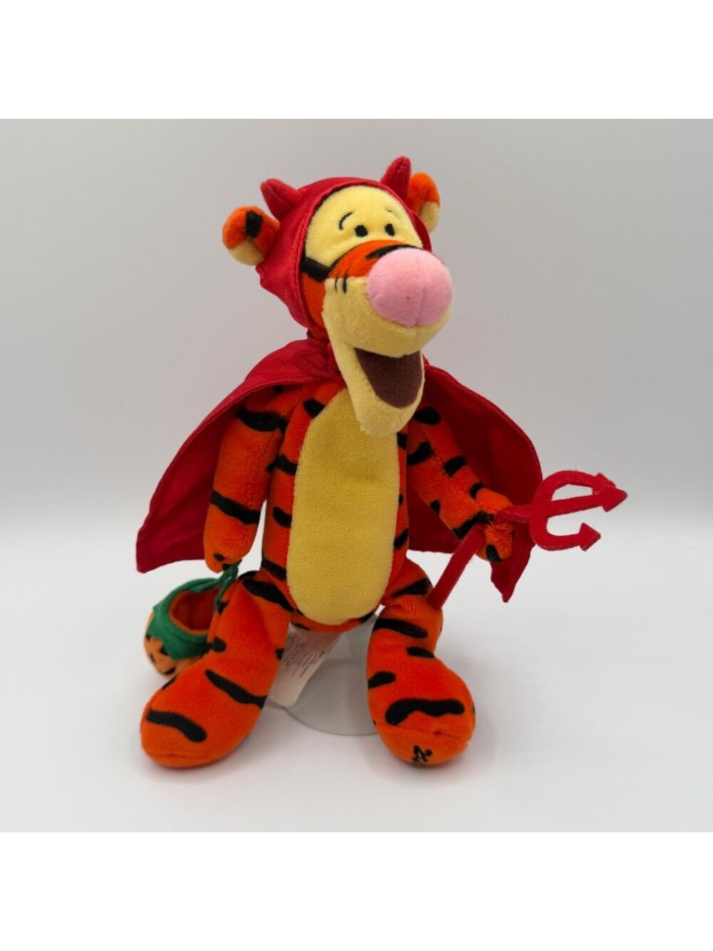Walt Disney 2000 Winnie the Pooh Halloween Devil Tigger 9” Stuffed Plush Animal